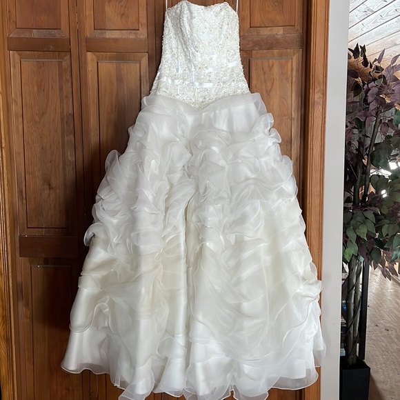 NWT! Wedding / quinceanera dress, strapless, beading - Picture 5 of 9
